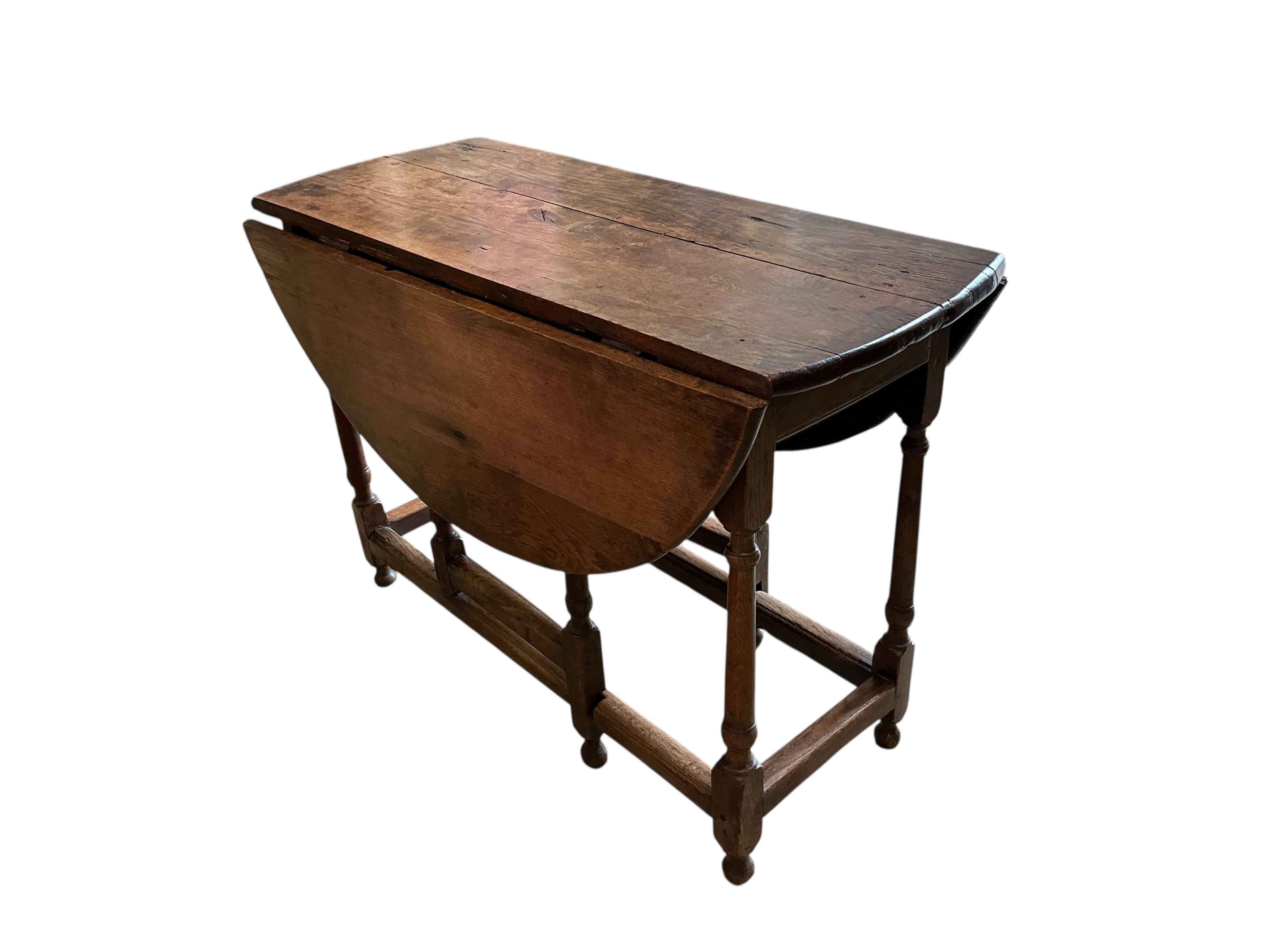 An 18th century oak gateleg table, width 100cm, depth 47cm, height 70cm
